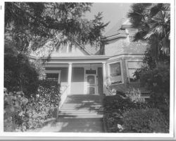 Queen Anne built after 1905 in Southwest Sebastopol Bodega Avenue, Block C, at 327 North Main Street, Sebastopol, California, 1993