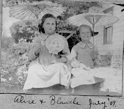 Sisters Alice and Blanche Riddell, July 1909