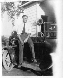 Karl Asman next to a car, about 1930