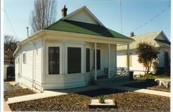 Queen Anne house at 544 Petaluma Avenue built in 1900, photographed in 1992