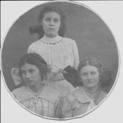 Three Smith sisters, Annie, Amelia and Alma, 1910