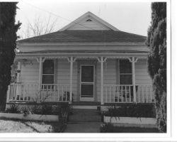 1900 cottage house in the Pitt Addition, at 426 Petaluma Avenue, Sebastopol, California, 1993