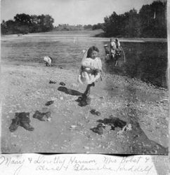 Mary and daughter Dorothy Harmon, children Alice & Blanche Riddell and Mrs. Bobst and child at the Russian River, about 1908