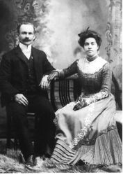 Wedding photo of William and Mabel Huntley Duer, taken on September 21, 1902