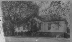 Unidentified school group at Lincoln Hall, between 1899 and 1909