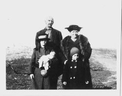 Albert Henry Crabtree, Lucy Pearson Narron Crabtree and Mabel Crabtree and Egbert "Bert" Crabtree