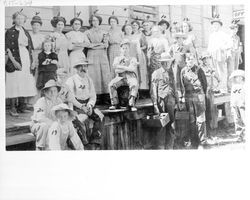 Graton Cannery workers, Graton, California, about 1919