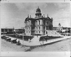 Sonoma County Courthouse viewed from 4th and Hinton