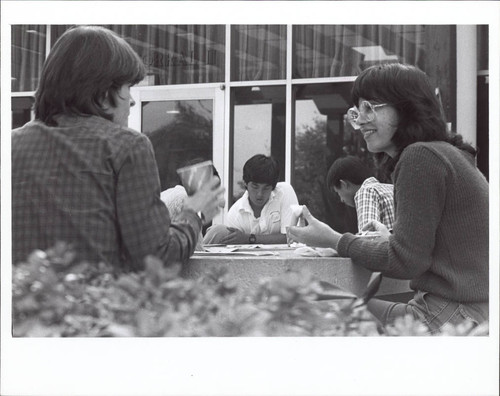 Students Dining in Bronco Coral