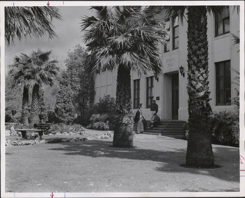 Students outside Bergin Hall