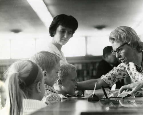 Lancaster Library patrons and Jeneva Foster