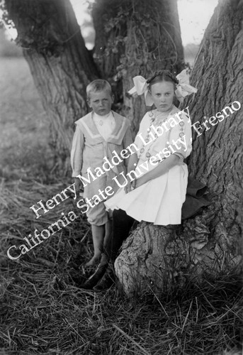 Children at the cottonwood tree #2