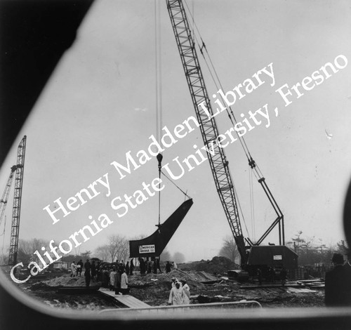 First piece of Unisphere being placed