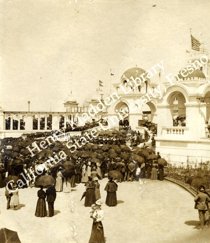 Crowd at east end of Grand Court