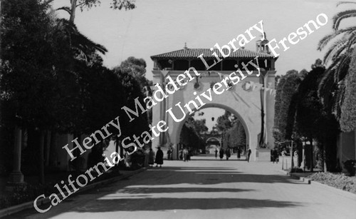 The Arch Way on the Avenida de Palacios