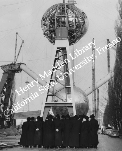 The Atomium during construction