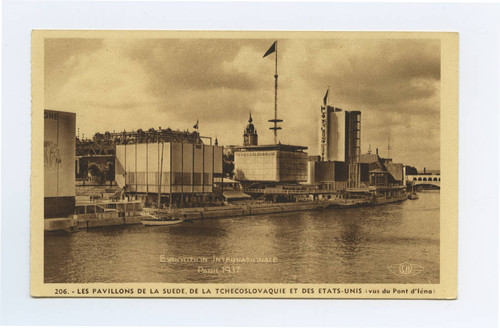 Les Pavillons de la Suede, de la Tchecoslovaquie et des Etats-Unis (vus du Pont d'lena)