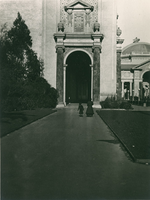 Entrance corridor, Court Palms, 707