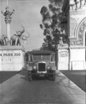 [Tour Bus at Luna Park Zoo, East Los Angeles]