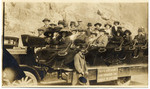 [Pacific Sightseeing Co. bus near Cliff House]