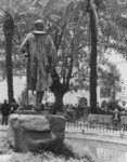 [Phelipe de Neve statue and Plaza Church]