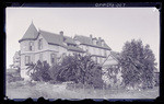 [Unidentified mansion with twin chimneys]