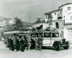 Hollywood, bus loading at Hollywoodland