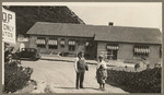 [Alfred Fuhrman and man in front of the Tavern of Tamalpais on Mt. Tamalpais]