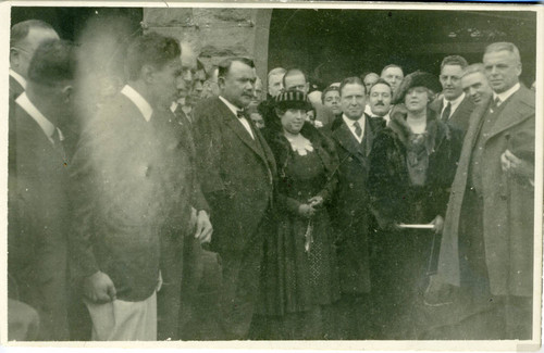 Group photograph, including Bessie Bartlett Frankel, in outdoor setting