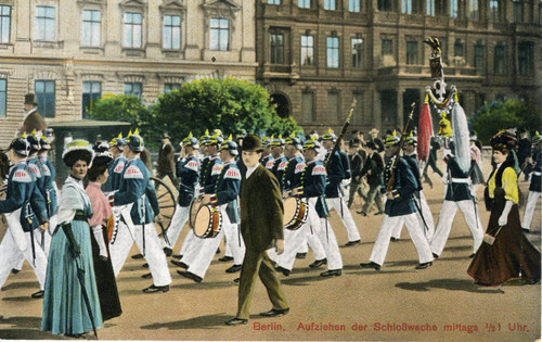 Postcard, Aufziehen der Schlosswache mittags