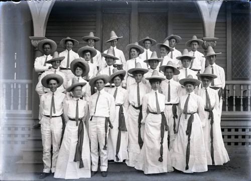 Pomona College class of 1904 in sombreros