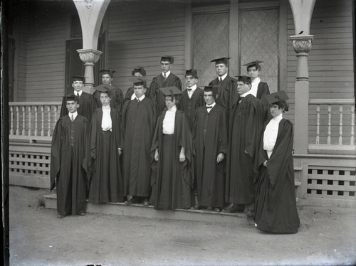 Pomona College class of 1903 in cap and gown, Pomona College