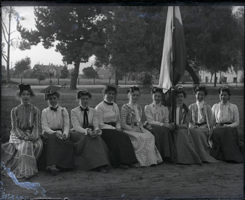 Pomona College class of 1904 women with flag