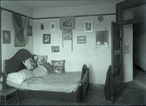 Student residence interior, Pomona College