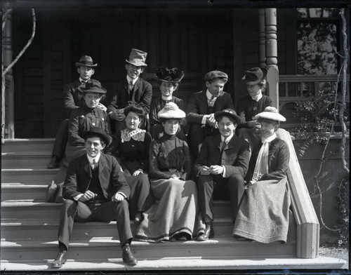 Students on steps of Sumner Hall, Pomona College