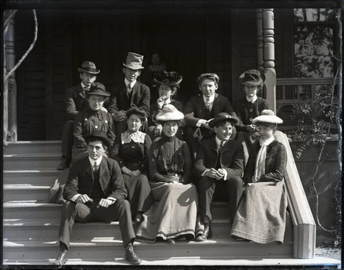 Students on steps of Sumner Hall, Pomona College