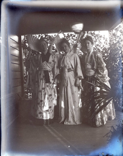 Women in kimonos