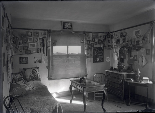 Student residence interior, Pomona College