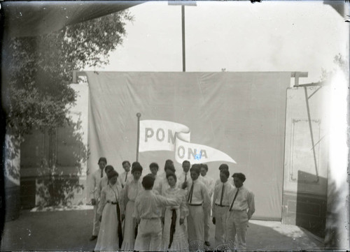 Choir sings at Wash Day pageant, Pomona College