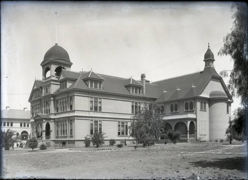 Holmes Hall, Pomona College