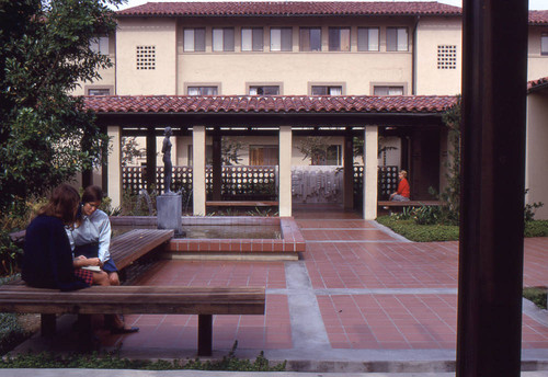 Mary Routt Residence Hall, Scripps College