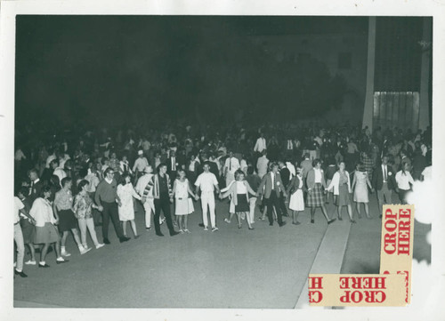 Student gathering, Claremont Colleges