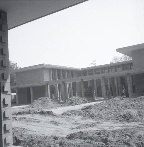 Kingston Hall courtyard Construction, Harvey Mudd College