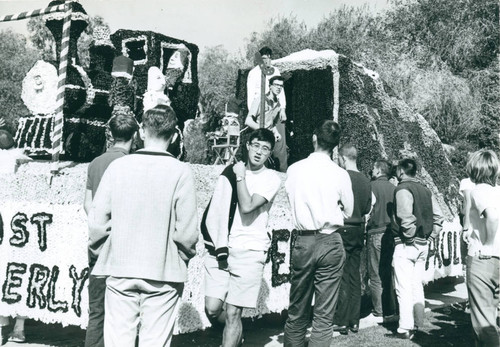 Homecoming float, Harvey Mudd College