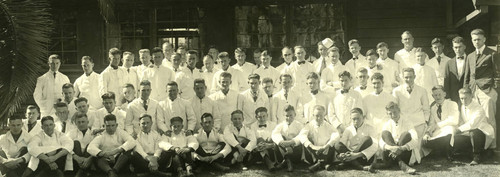 Claremont Inn group portrait, Pomona College