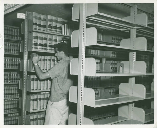 Searching for books at Honnold Library