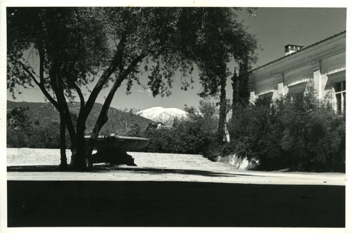 Bosbyshell Fountain and Clark Hall courtyard, Pomona College