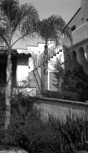 Manana Court staircase, Scripps College