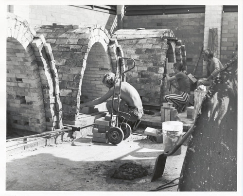 Students with kilns, Scripps College