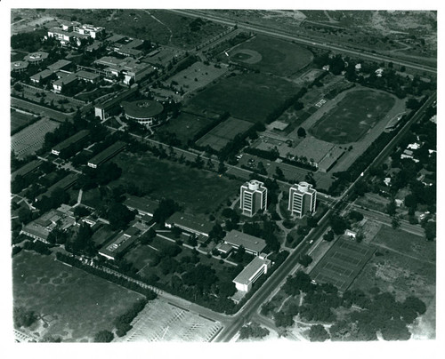 Aerial view of campus, Claremont McKenna College — Calisphere
